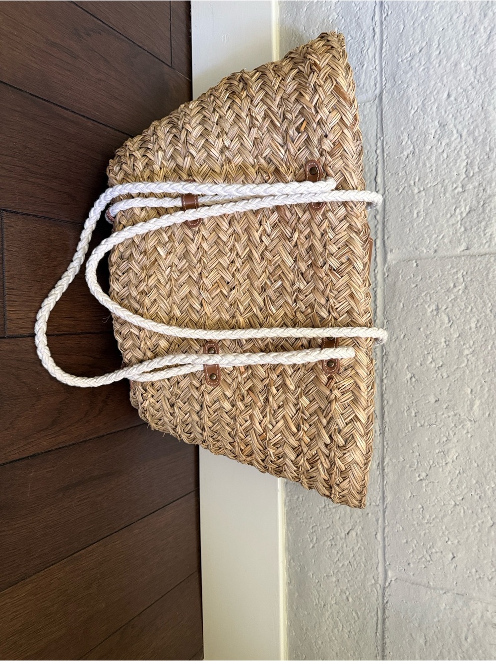 Johnnie O’ beach bag with long straps